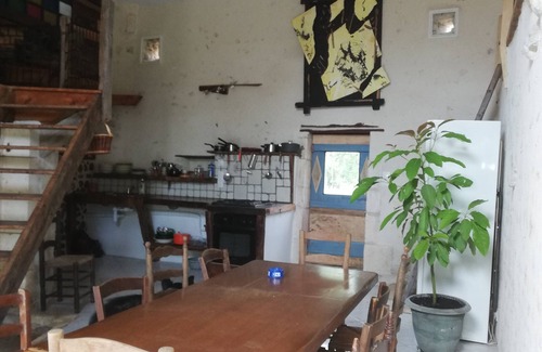 Bouteilles-Saint-Sebastien Cottage | Peaceful house with gîte, permaculture garden, artist's studio to visit