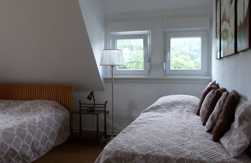 Kuckelheim Apartment | Peace and nature. Panoramic view, comfortable, spacious. With carport and terraces.