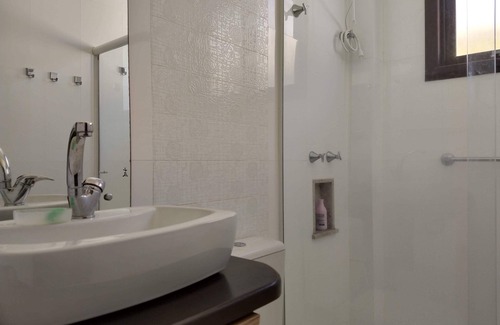 Alto Ribeirao Leste House | Peace and quiet with nature in a house with pool 2 km from the beach