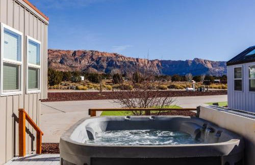 Apple Valley House | Peace and Tranquility private hot tub deck and bbq