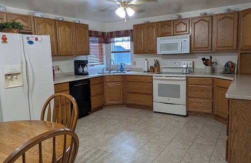 Hillman House | Peace of Heaven: 3-bedroom house in peaceful Hillman with AC
