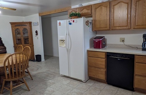 Hillman House | Peace of Heaven: 3-bedroom house in peaceful Hillman with AC