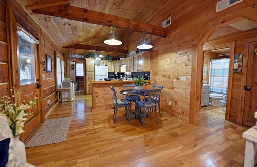 Mineral Bluff Cabin | Peace of Paradise- Luxury 2 King Bedroom | 2 Bath | Hot Tub | Wifi