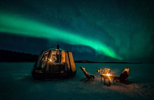 Jokkmokk Municipality House | Peace & Quiet Hotel Floating Glass Room for 2 guests experience northern lights