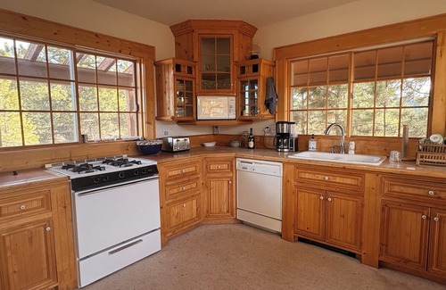 Evergreen Cabin | Peace & Quiet Mountain Escape Close to Denver and world-class Ski Resorts!
