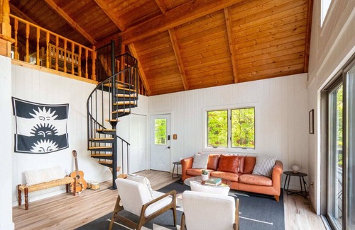 Tolland House | Peace & Tranquility In Tolland, Book Today!