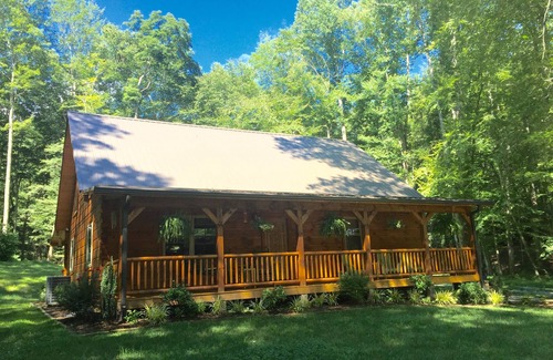 Roan Mountain Cabin | PEACE & TRANQUILITY, Mtn.Cabin By A Stream Near A.T. And Roan Mtn State Park