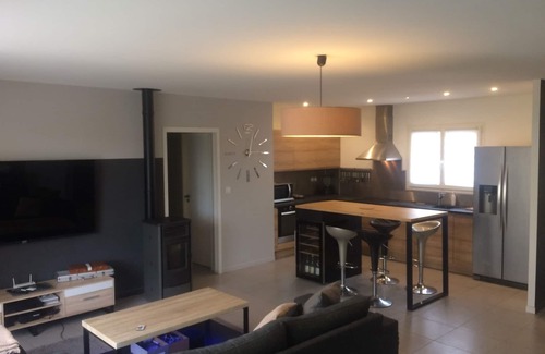 Saint-Laurent-des-Arbres House | Peaceful villa with garden, terrace, barbecue. and jacuzzi for 6 people!