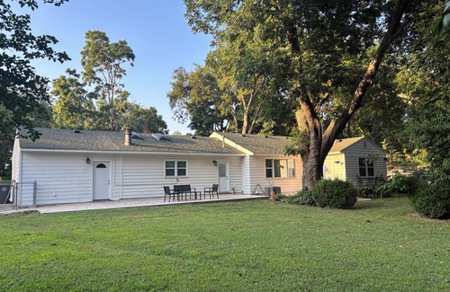 Tulsa House | Peaceful 1 Acre Property Close to Everything!