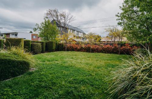 Turner Apartment | Peaceful 1-Bed Apartment Close to Lonsdale St