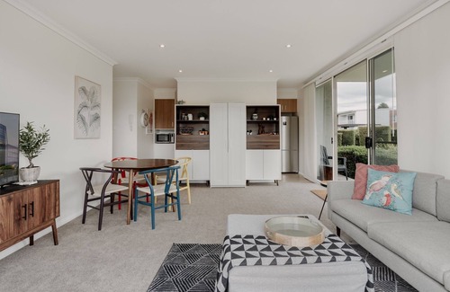 Turner Apartment | Peaceful 1-Bed Apartment Close to Lonsdale St