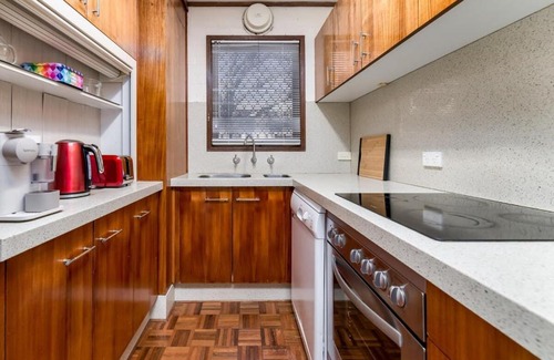 Braddon Apartment | Peaceful 1-Bed by City Centre with Secure Parking