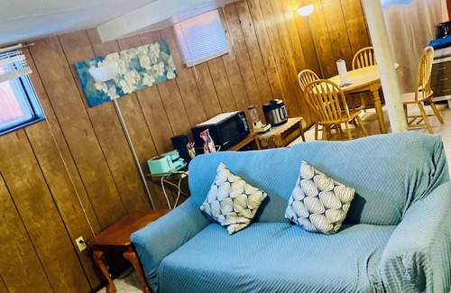 Elsmere House | Peaceful 1 bedroom 1 full bath separate entrance basement in central Florence ky