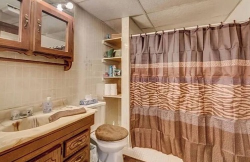 Elsmere House | Peaceful 1 bedroom 1 full bath separate entrance basement in central Florence ky