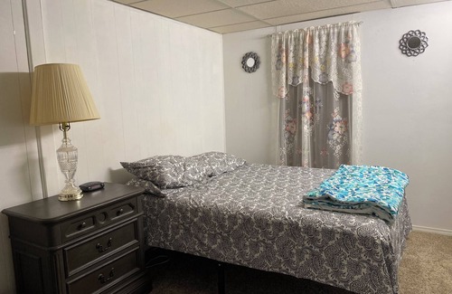 Elsmere House | Peaceful 1 bedroom 1 full bath separate entrance basement in central Florence ky