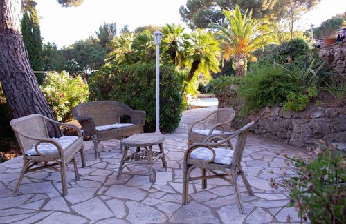 Plage de la Garonnette Villa | Peaceful 1930s villa just a stone's throw from the sea