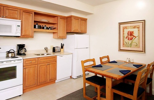 Lenox Condo | Peaceful 1BR Condo with Pond View