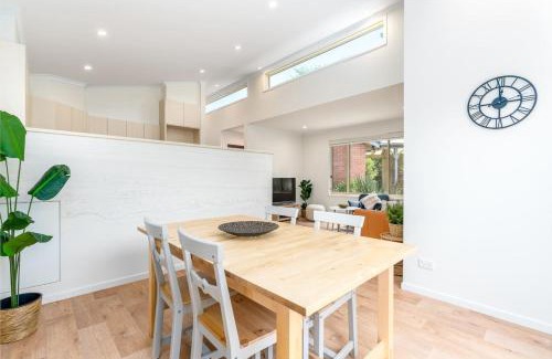 Dickson Apartment | Peaceful 1BR Courtyard Unit in quiet Dickson - Hosted by CanStay
