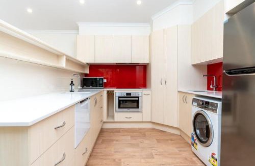 Dickson Apartment | Peaceful 1BR Courtyard Unit in quiet Dickson - Hosted by CanStay