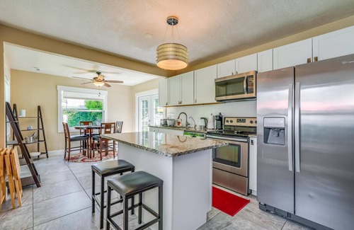 Southwest House | Peaceful 2/1 King home near downtown West Palm Bch & Lake Worth Beach.