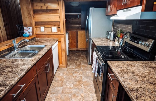 Salt Spring Island House | Peaceful 2 Bedroom Farmhouse at Nettledown Farms