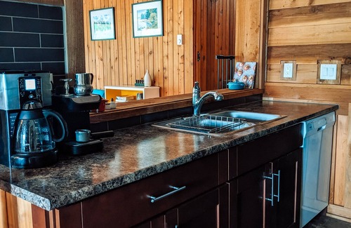 Salt Spring Island House | Peaceful 2 Bedroom Farmhouse at Nettledown Farms