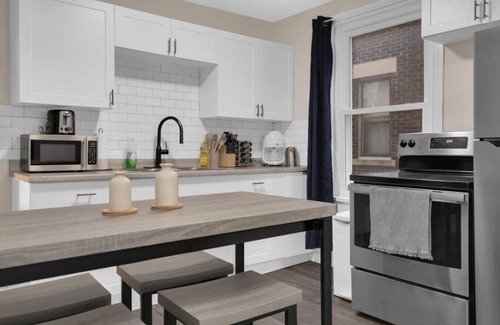 Bridgeview Apartment | Peaceful 2 Bed by Riverside