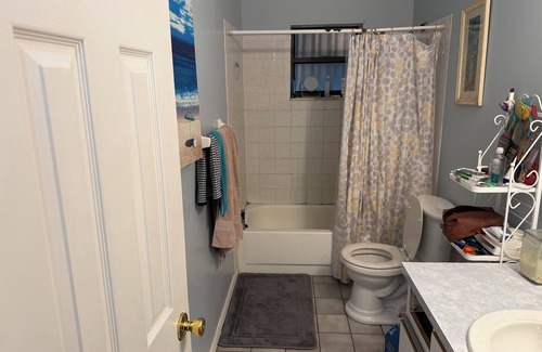 Vero Beach South Apartment | Peaceful 2-bedroom apartment with AC in charming Vero Beach private bathroom
