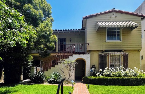 Beverly Grove Condo | Peaceful 2BR Condo Near Beverly Hills – Free Garage Parking – 30+ Day Stays