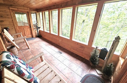 Gatlinburg - Pigeon Forge Cabin | Peaceful 2BR Mountain Getaway! Deck, A/C & Nature Trails - Perfect Summer Stay