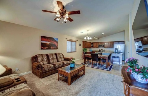 Casa Grande House | Peaceful 3-bdrm Residential House with Home Office
