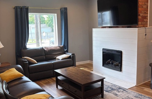 Near East Columbus House | Peaceful 3-bedroom house with AC in charming Columbus. Able to accommodate 8.