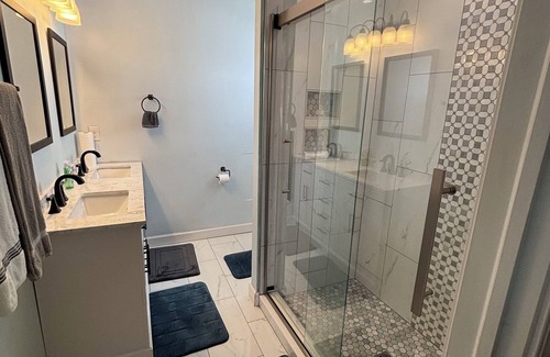 Near East Columbus House | Peaceful 3-bedroom house with AC in charming Columbus. Able to accommodate 8.