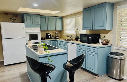 Lakewood House | Peaceful 3-bedroom house with AC in Lakewood -Entire Main Floor.