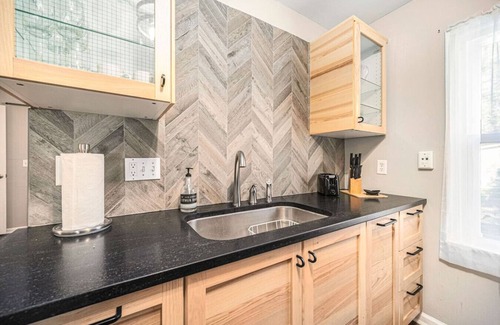 Mount Pleasant House | Peaceful 3br/2ba Shem Creek Getaway!
