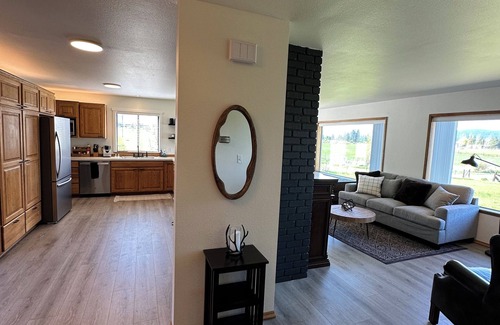 Cle Elum House | Peaceful 3BR Getaway on Land l Views, Privacy, & Nature