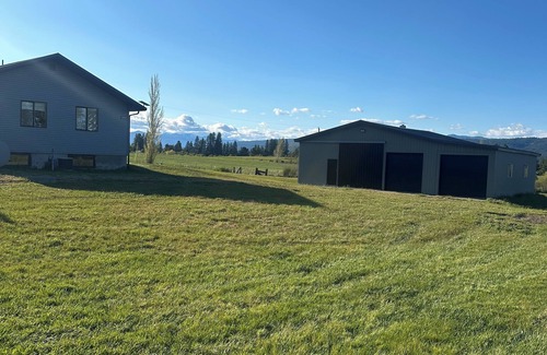 Cle Elum House | Peaceful 3BR Getaway on Land l Views, Privacy, & Nature