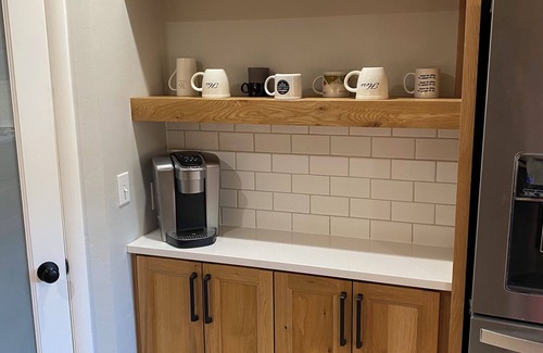 Springfield House | Peaceful 4 Bedroom, 2.5 Bath - Close to Campus + Autzen