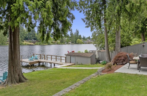 Martha Lake House | Peaceful 4b2.5b Lake Home | Kayaks, Dock & Patio