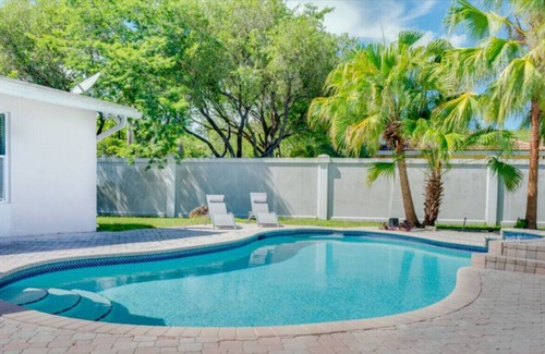 Sunrise House | Peaceful 4BD+Den Home Oasis w/ Pool Backyard & WFH