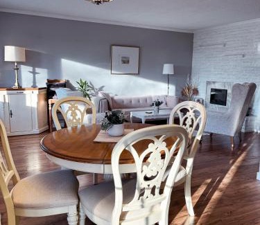 Niagara Falls House | Peaceful 4BDRM Home 5mins to Clifton Hill