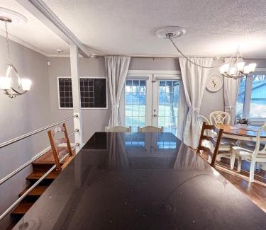 Niagara Falls House | Peaceful 4BDRM Home 5mins to Clifton Hill