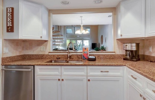 Palmetto Dunes Villa | Peaceful 4BR Captain's Cove condo w/lagoon view/2 min. walk to beach