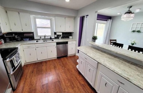Millard House | Peaceful 5-Bed Getaway, Safe, Comfy, Convenient -Just minutes to I-80