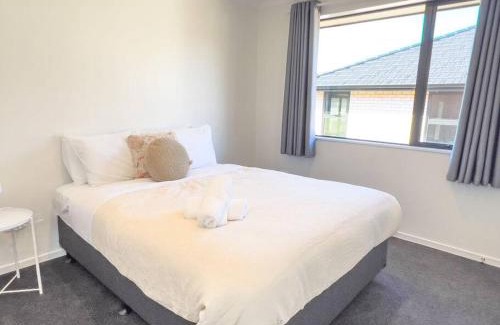 Pukehangi House | Peaceful 5 bedrooms Retreat