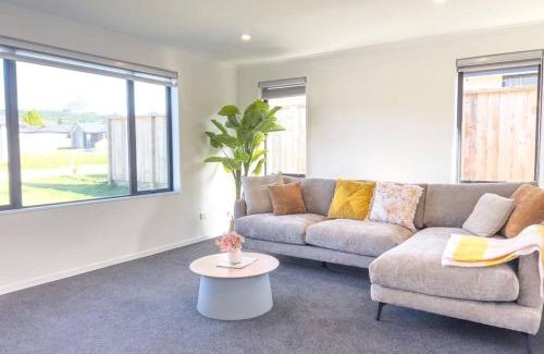Pukehangi House | Peaceful 5 bedrooms Retreat