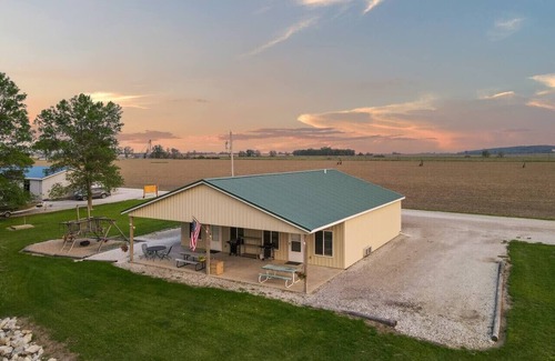 Burt County Cabin | Peaceful 6-Bed River Cabin – Family-Friendly Getaway with Boat Slip & Playground Access | Sleeps 9