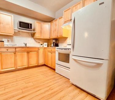 North Glenmore Apartment | Peaceful and cosy suite with kitchen and bathroom in desired north Glenmore - perfect for any stay
