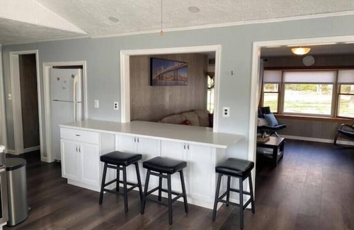 Colonial Beach House | Peaceful and Cozy Waterfront Home [just renovated]
