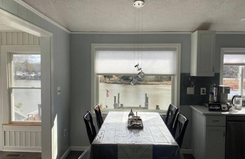 Colonial Beach House | Peaceful and Cozy Waterfront Home [just renovated]